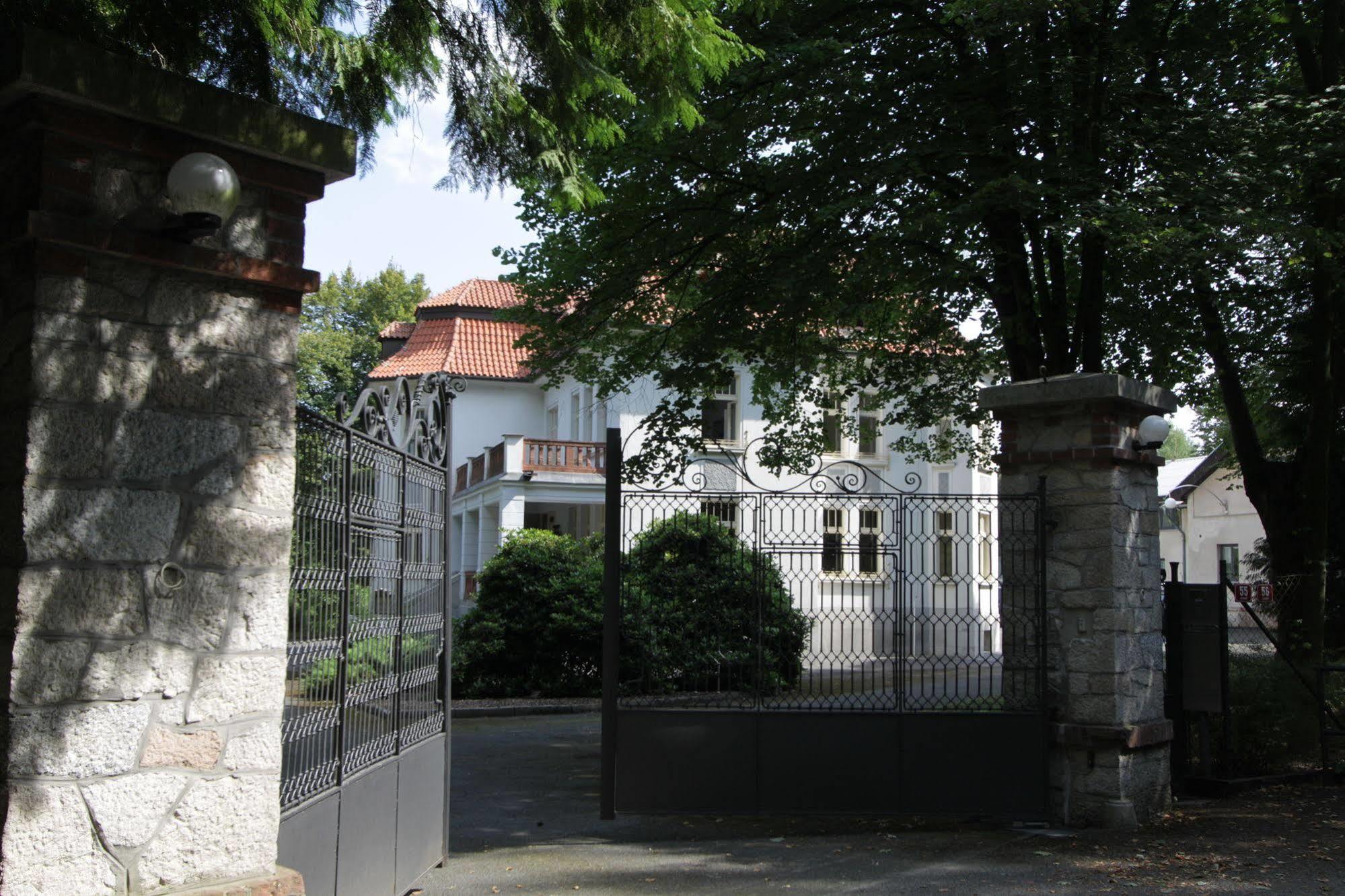 Vila Olga Jevany Bagian luar foto