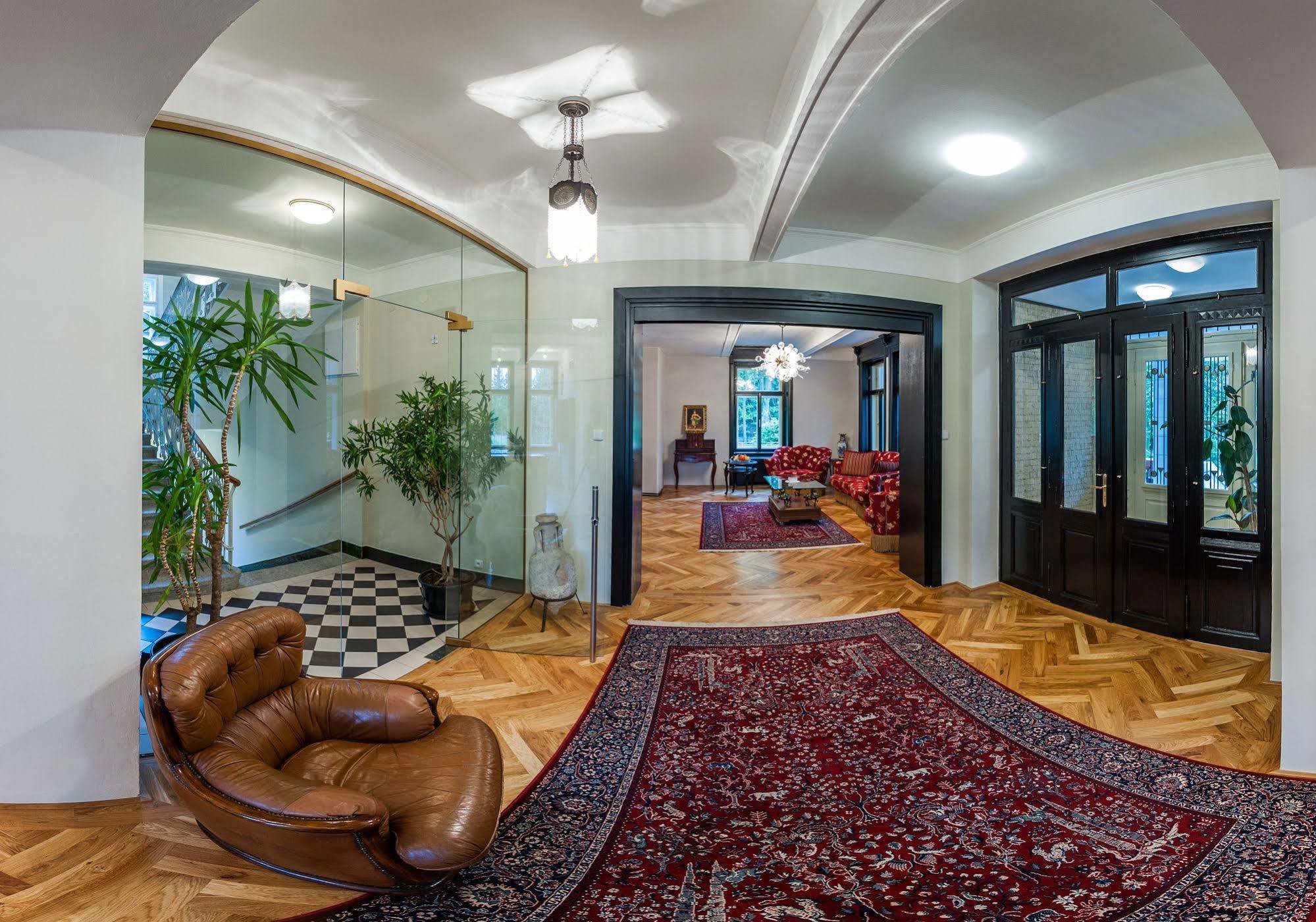 Vila Olga Jevany Bagian luar foto