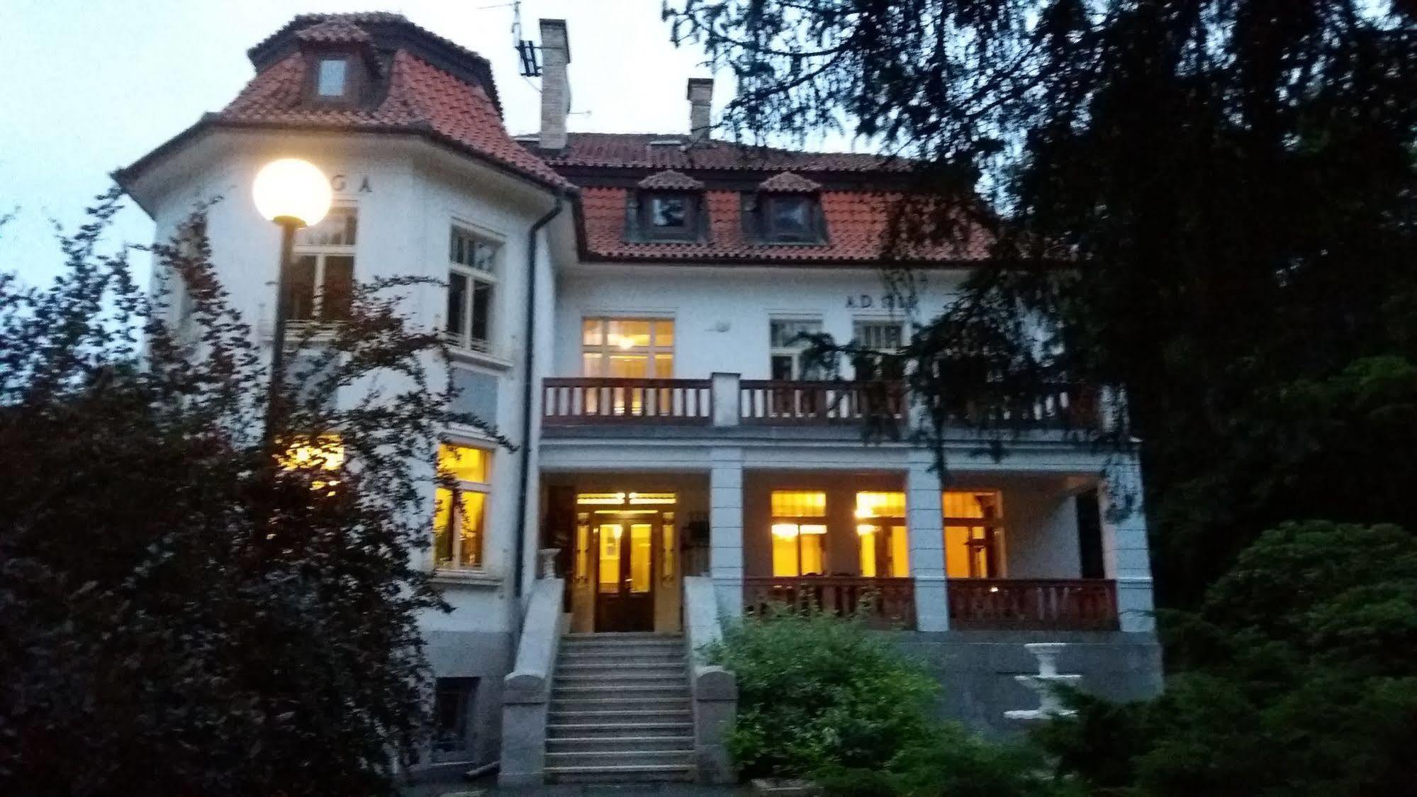 Vila Olga Jevany Bagian luar foto